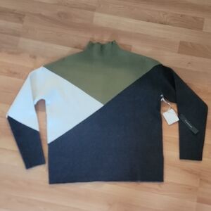 Tahari Women's Turtleneck Sweater - Olive, White, and Black Size M NWT